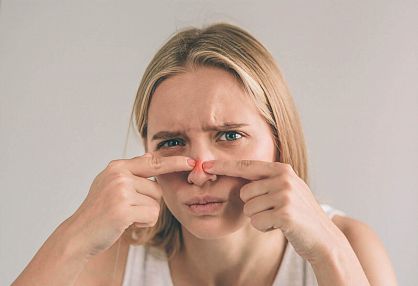 Сидение дома и прыщи*: как самоизоляция вредит коже? - фото