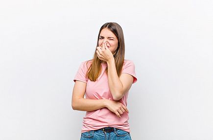 Чем лечить прыщ* на носу: стоит ли использовать календулу? - фото